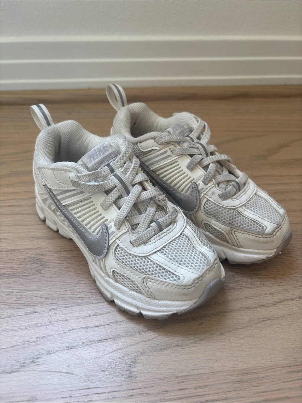 Nike Vomero 5 Sneakers, size 11